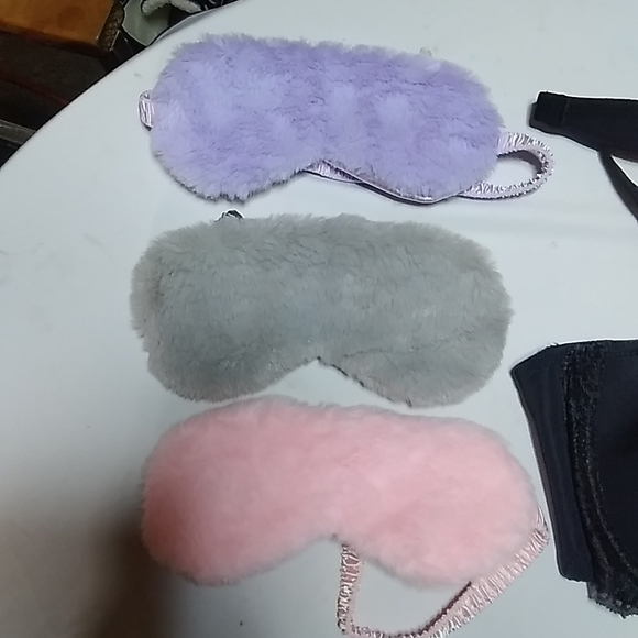 Bra with 3 sleeping masks 42D - Picture 2 of 3